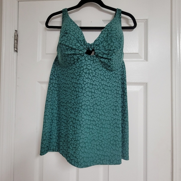 Cacique NWT bikini Top. - Picture 1 of 8